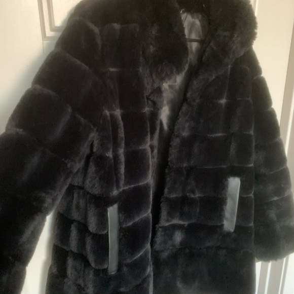 XL/TG Jones New York Black Faux Fur Coat - Picture 2 of 10